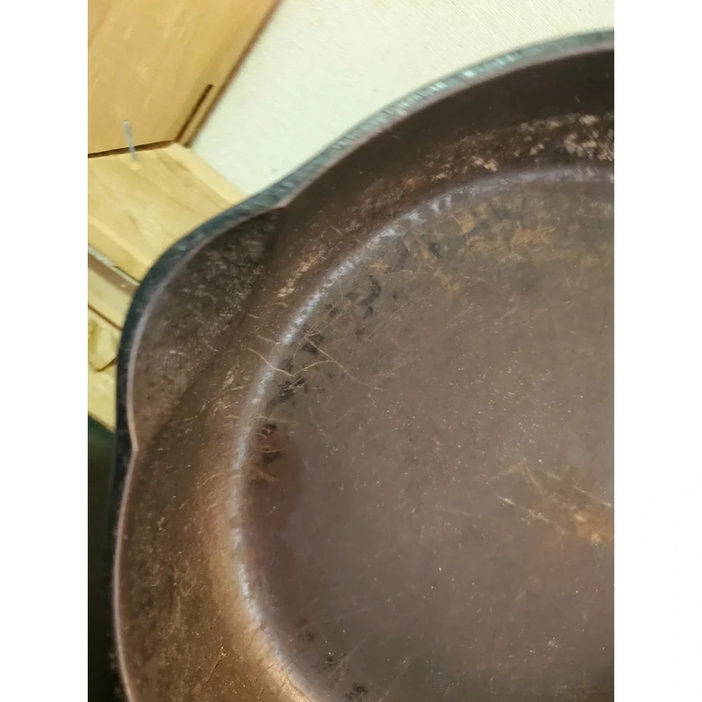 Vintage WAGNER WARE Cast Iron No. 6 Skillet 1056 Z - SITS FLAT Frying Pan Nice